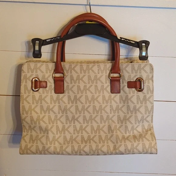 Large Michael Kors hand bag. - Picture 2 of 9